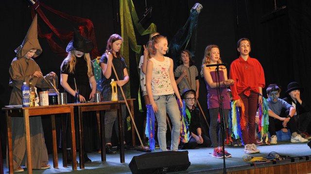 Schooltoneel (vrijdag  1 april 2016)